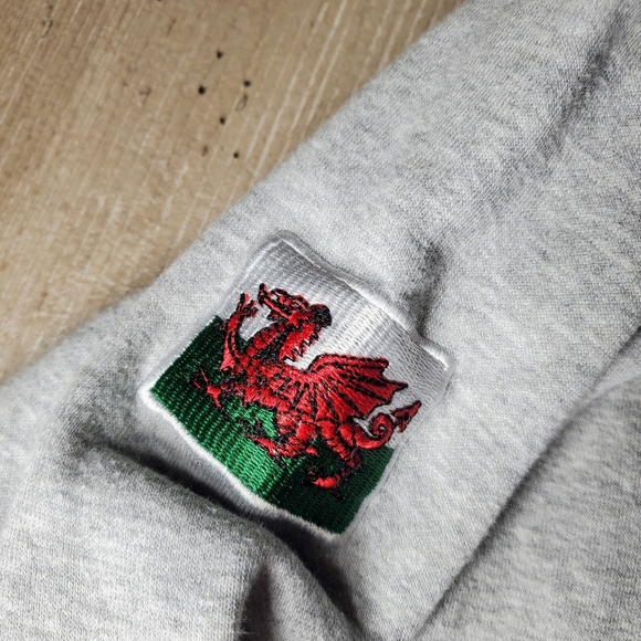 Manav Premier Clothing | Welsh Rugby | Hooded Sweatshirt | Size 8 | Pre-Owned - Picture 4 of 16